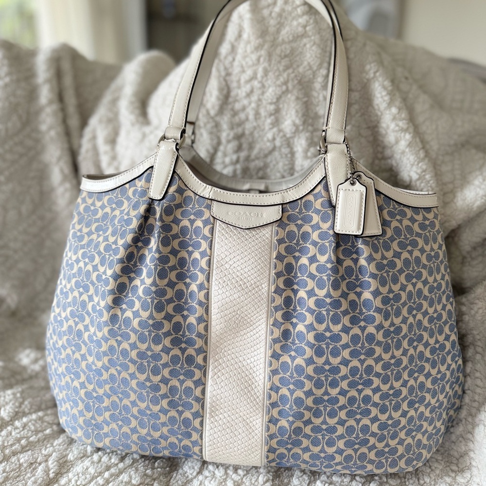 Legacy Vintage Coach Signature Stripe Devon Coach Blue Jacquard Shoulder Bag - Picture 2 of 16